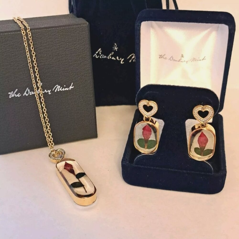 Danbury Mint Gift Set Earrings And Pendant Flowers Rose And Hearts Gold Tone